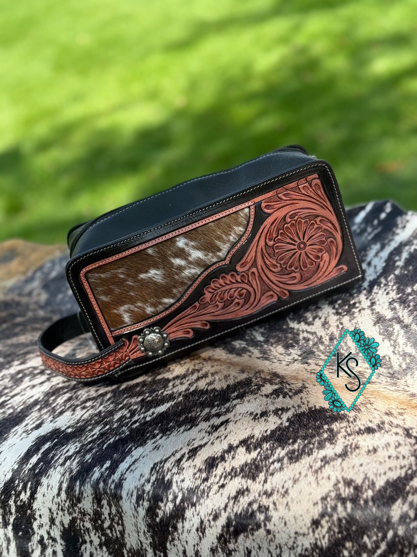 Black bathroom travel bag