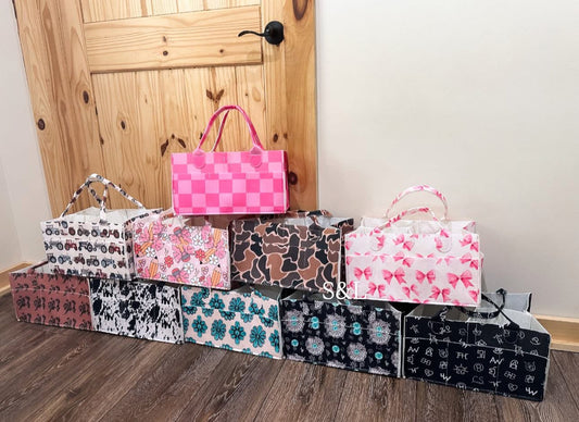 Carry totes (multiple)